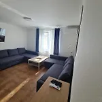 아파트 Modry Den *